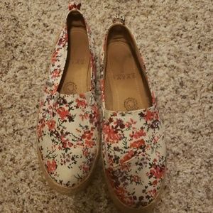 Yayas flower shoes